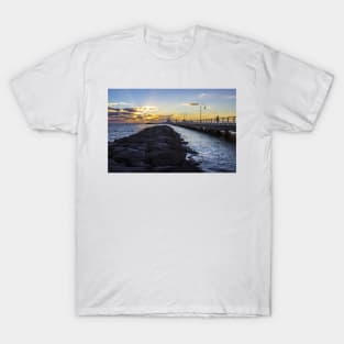 StKilda Breakwater and Pier, StKilda, Victoria, Australia. T-Shirt